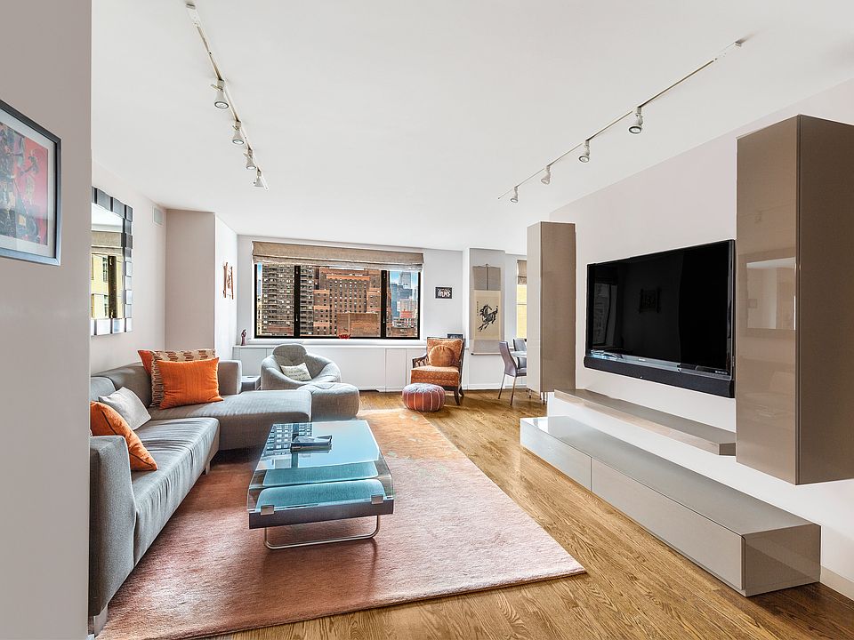 1st image of 30 W 61st St APT 18C