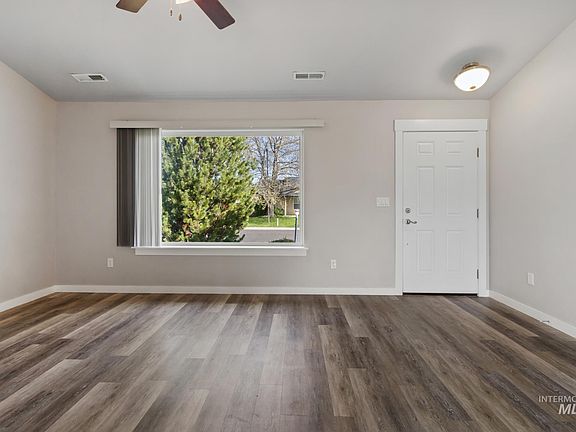 3rd image of 4822 Charmae St