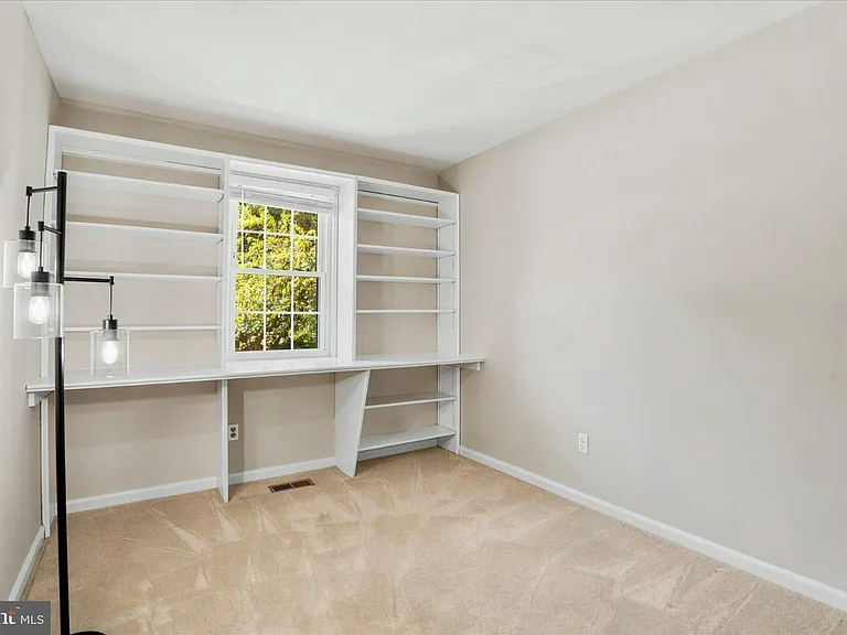 706 Andover Ct — Photo 22