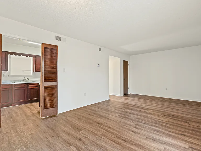 Fairfax Manor Townhomes — Photo 12