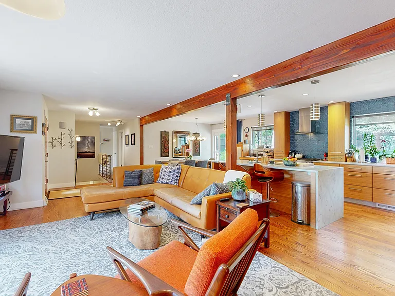 635 S Devinney Way — Photo 4