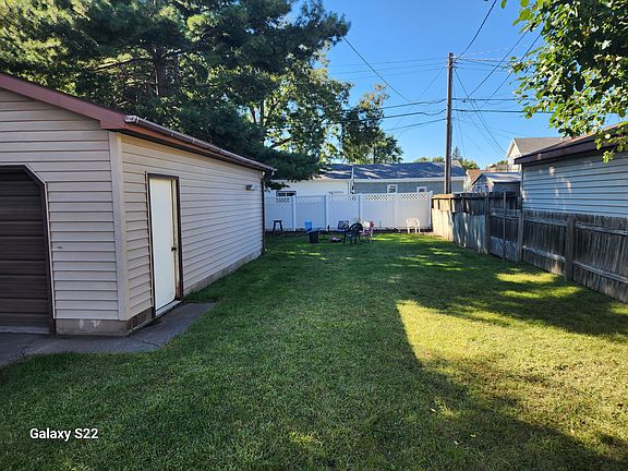 2nd image of 615 Dacota St
