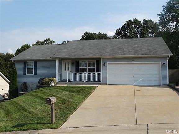 2nd image of 211 Williamsburg Dr