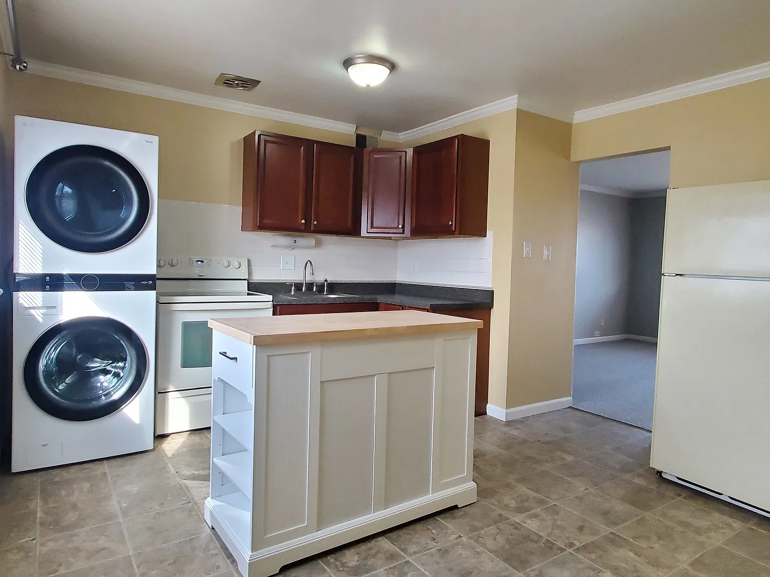 2 bed, 896 sqft, $990 — Photo 1