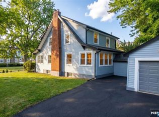 933 Maple Ave, Ridgefield, NJ 07657