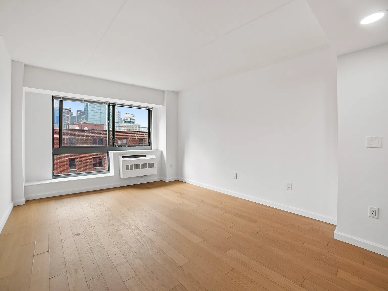 535 West 52nd Street — Photo 2
