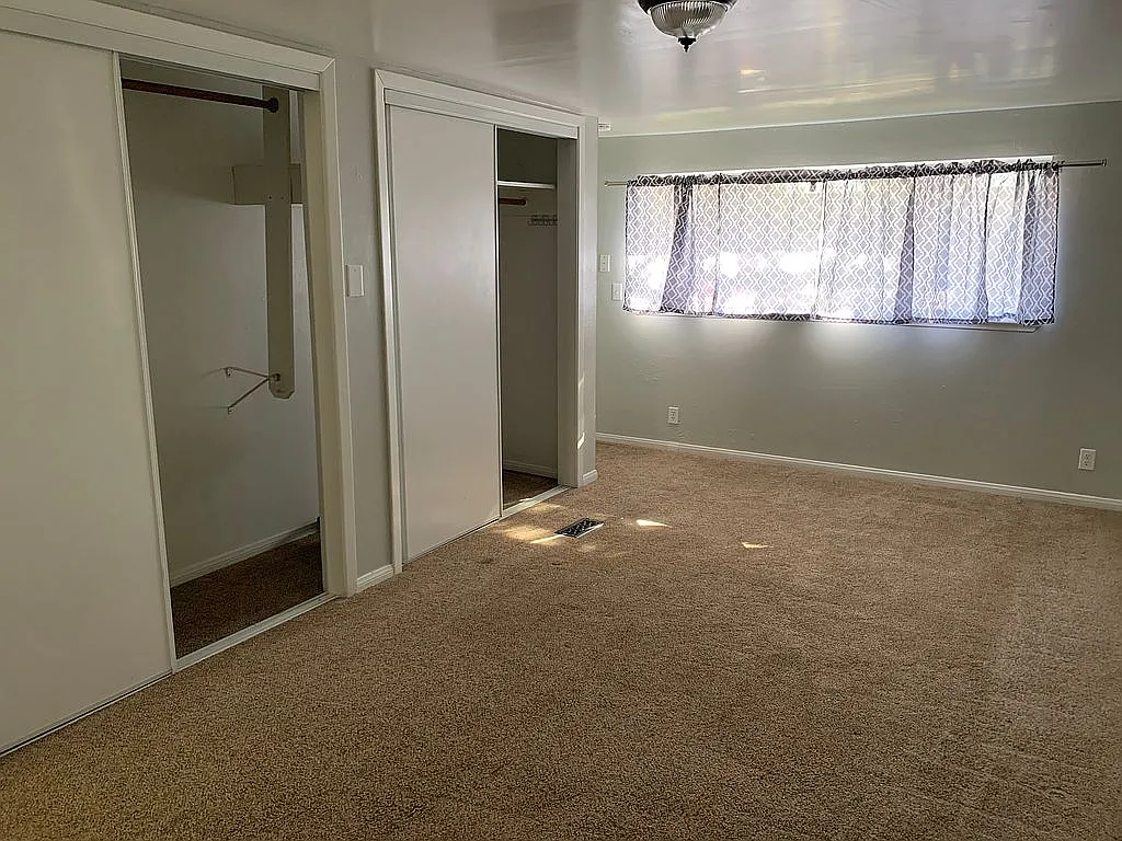 1124 Tamarisk St photo 1