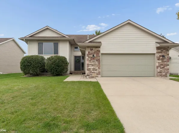505 Pine Brooke Dr, Clear Lake, IA 50428