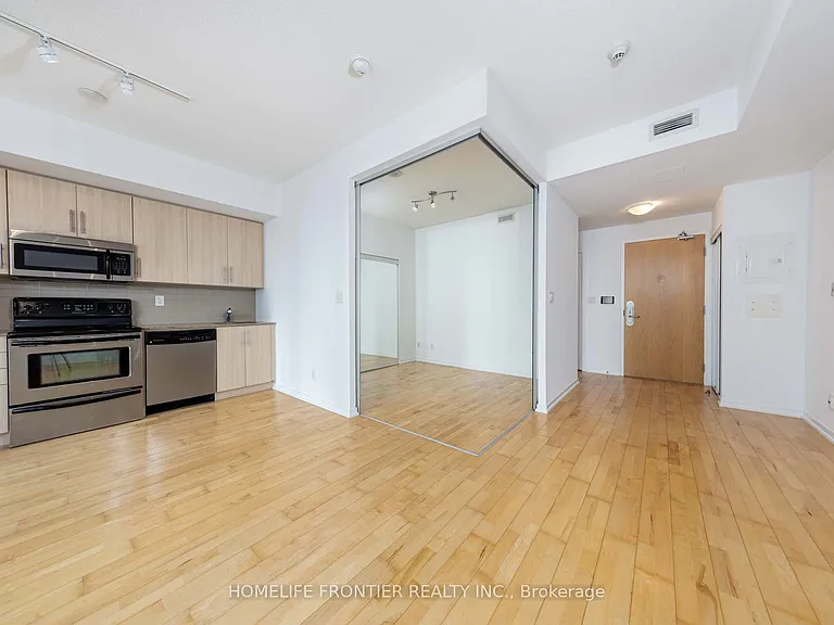 65 Bremner Blvd #2111 — Photo 6