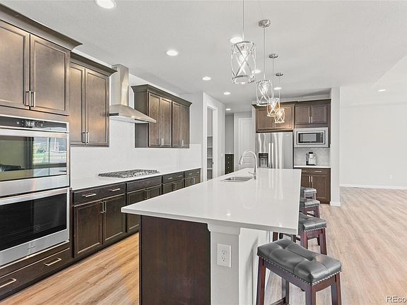 5th image of 789 Willow Oak St