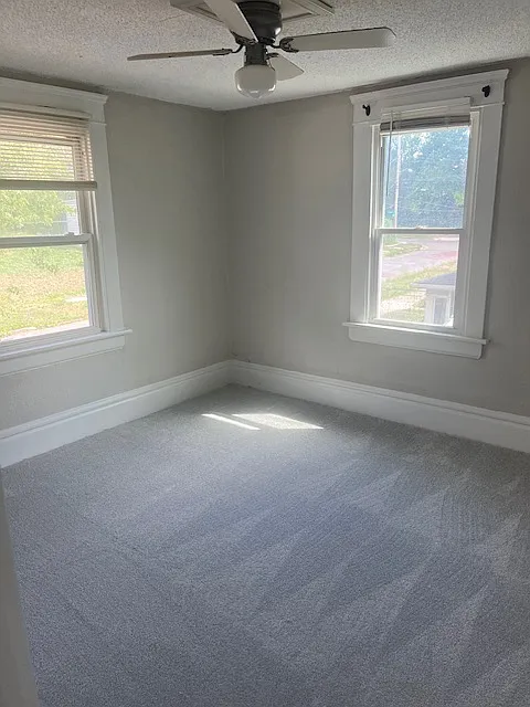 5 bed, $1,400 — Photo 3