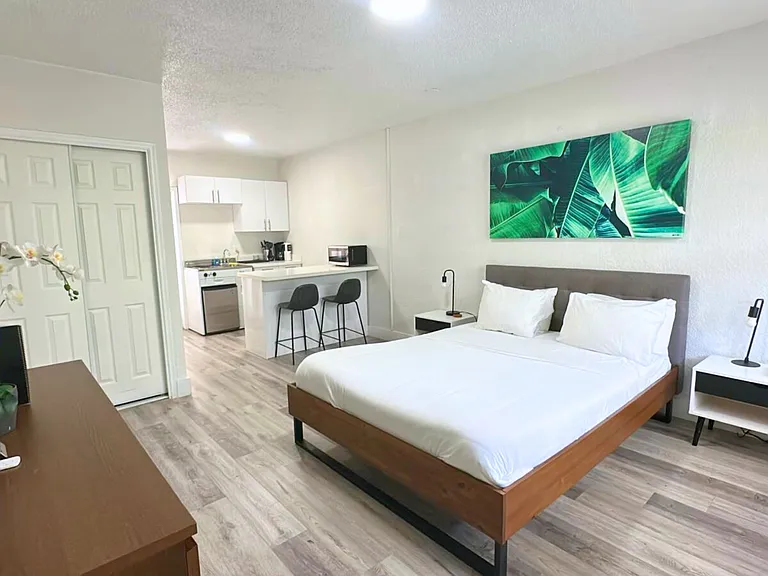 421 Sunset Dr #3 — Photo 3