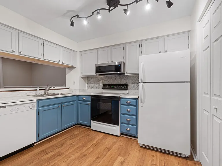 2524 Cove Point Pl — Photo 8