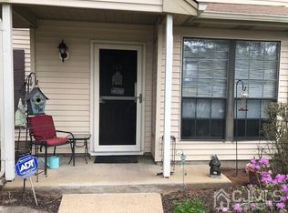 102 Maplecrest Rd, Edison, NJ 08820