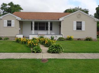 320 W Monroe St, Girard, IL
