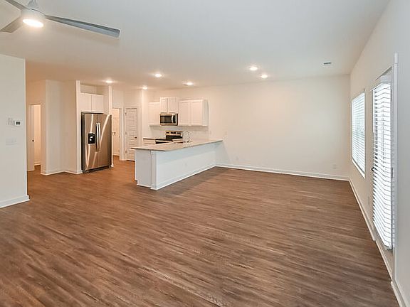 3rd image of 144 The Heights Dr