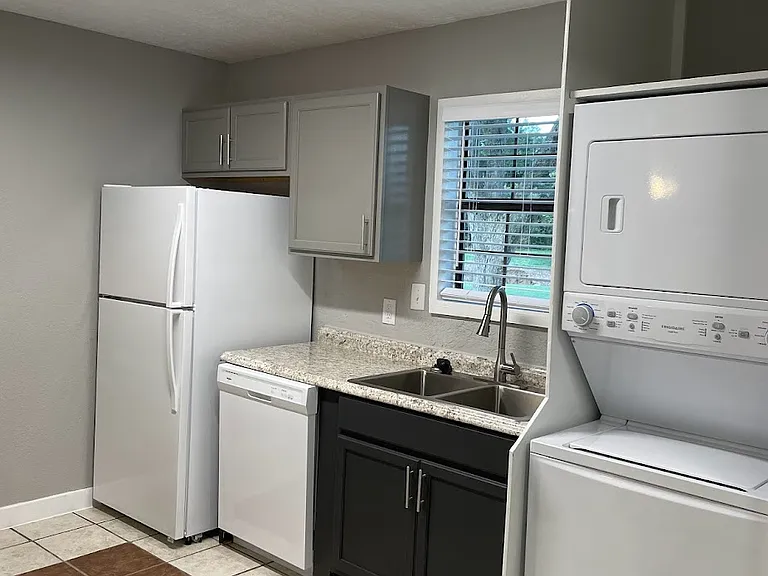 Park Place Apartments — Photo 37