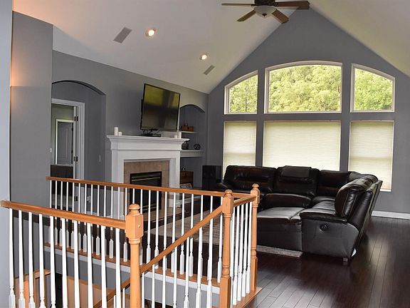 4th image of 321 Katiebud Dr