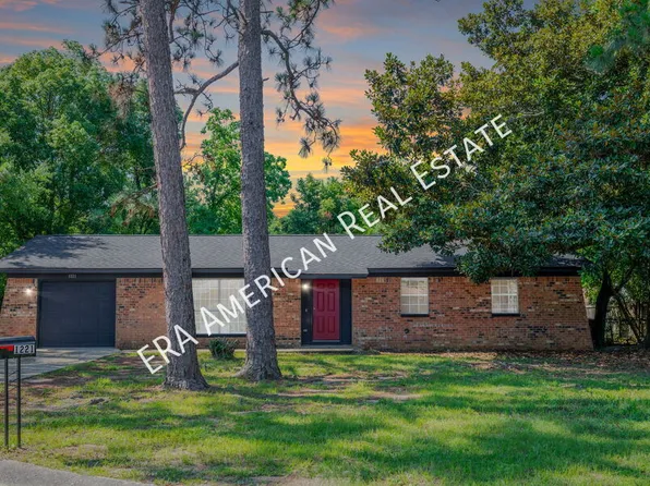 1221 Albuquerque Cir, Pensacola, FL 32505