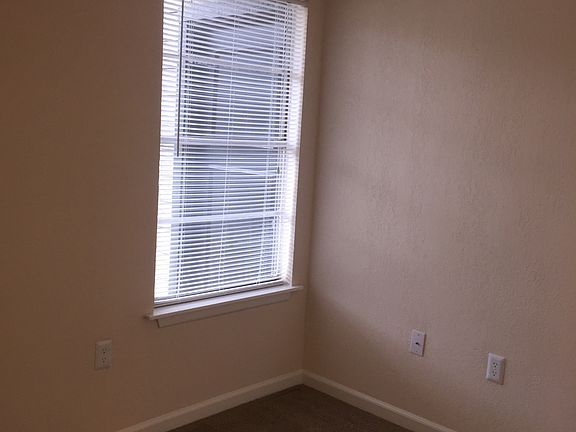 5th image of 8900 N Interstate Highway 35 #1011