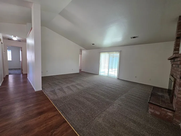 1846 N Selina Ct — Photo 6