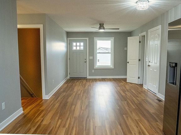 4th image of 250 Willowside Dr