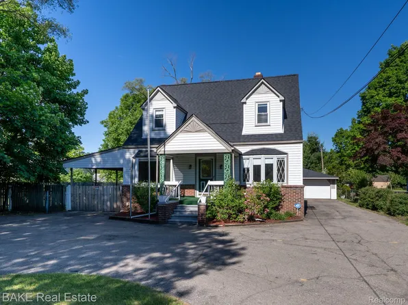 10195 Stark Rd, Livonia, MI 48150