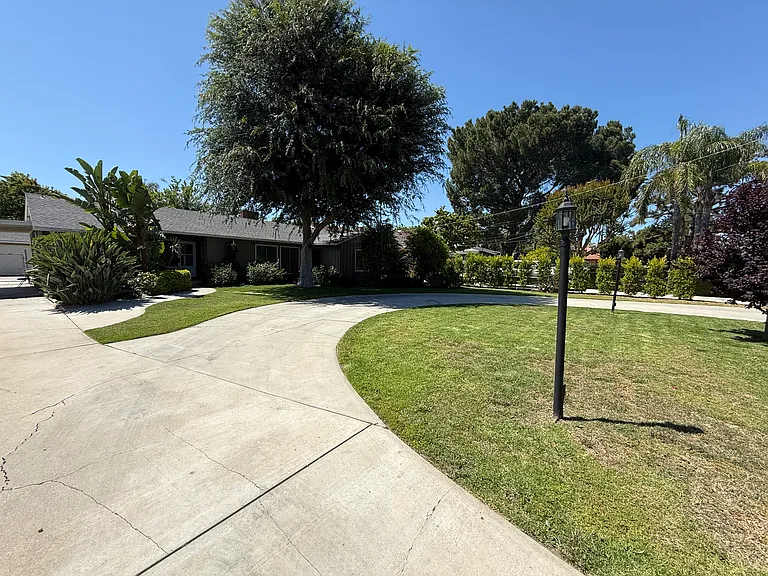 8841 Shoshone Ave — Photo 2
