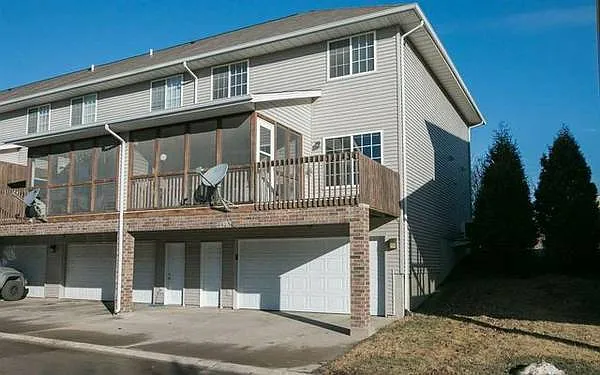 4419 E Court St — Photo 3