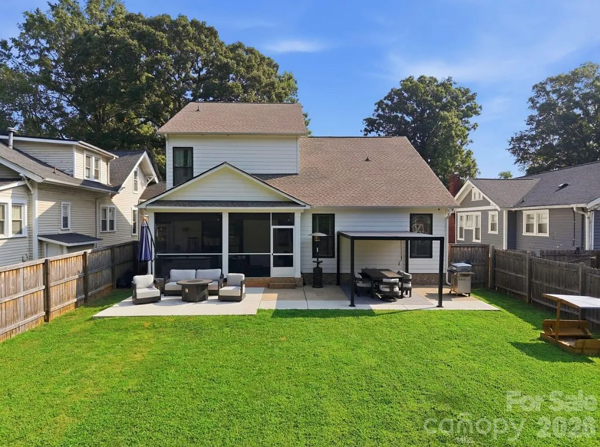3 bed, 2495 sqft, $3,800 — Photo 2