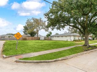 949 Sena Dr, Metairie, LA 70005