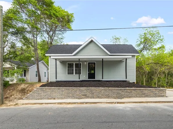 321 S Branch St, Reidsville, NC 27320