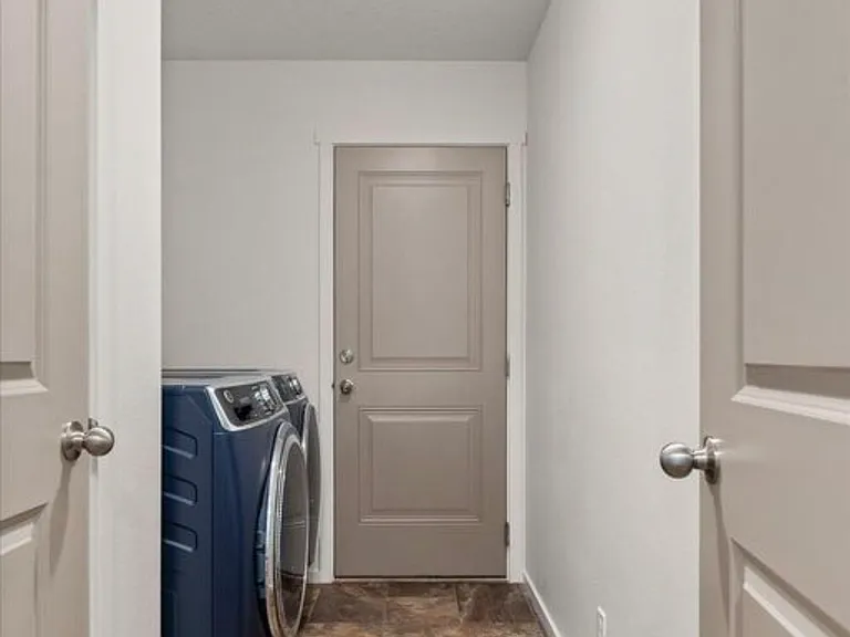 1526 N Minam Loop — Photo 9