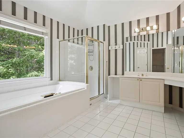 12250 Broadleaf Ln — Photo 23