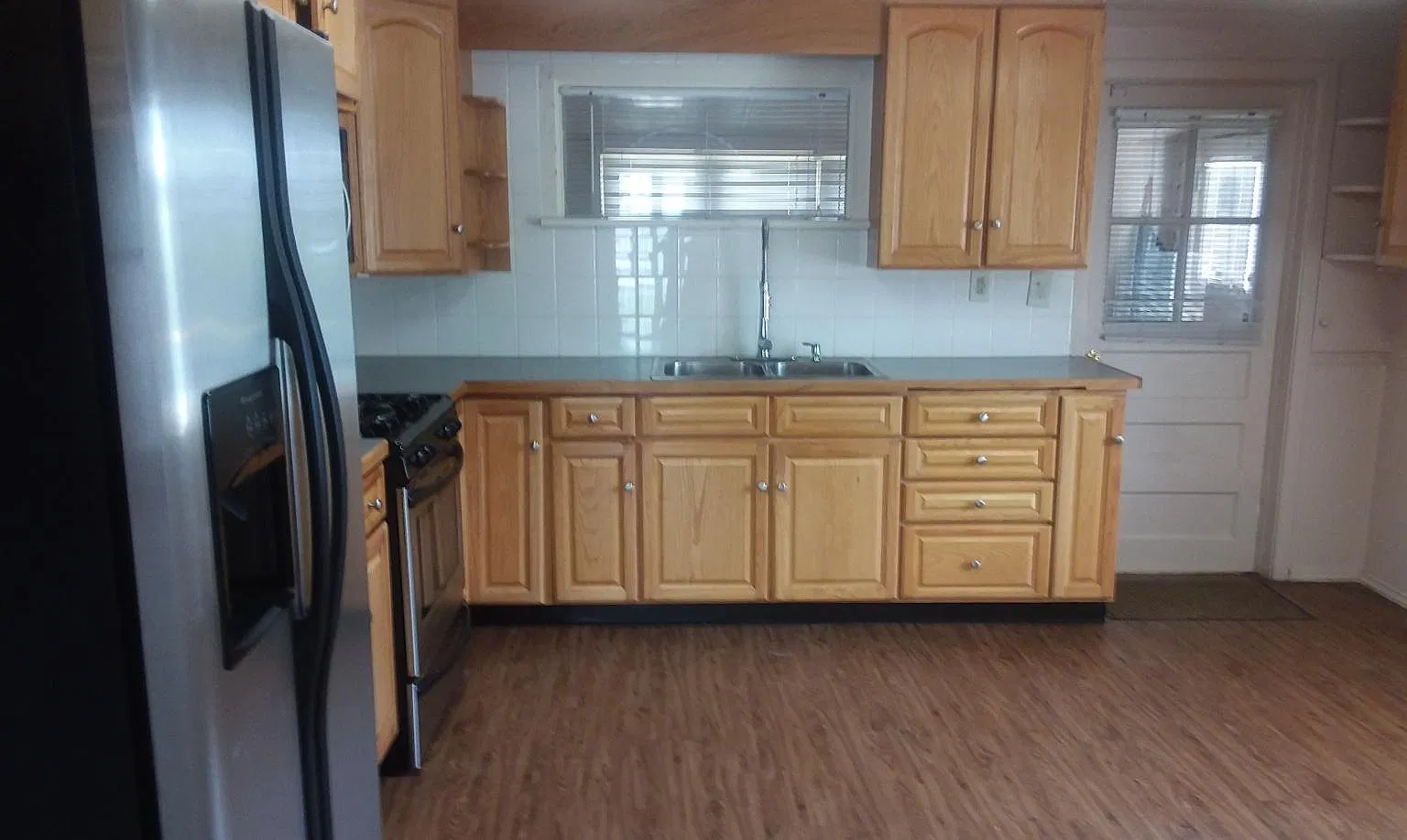 3 bed, 1393 sqft, $2,300 — Photo 1