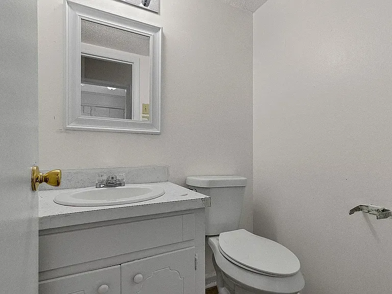 2615 W 58th St #5 — Photo 3