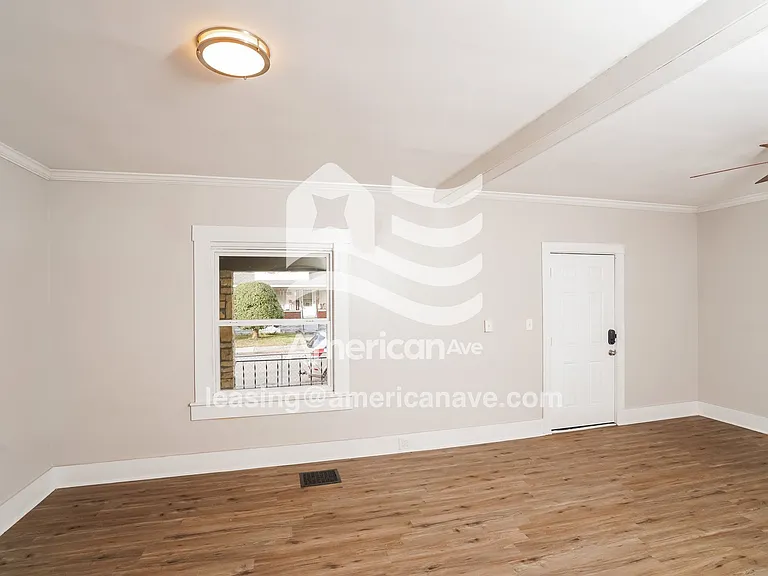 1033615_004_wm_-_living_room_13299204.jpg