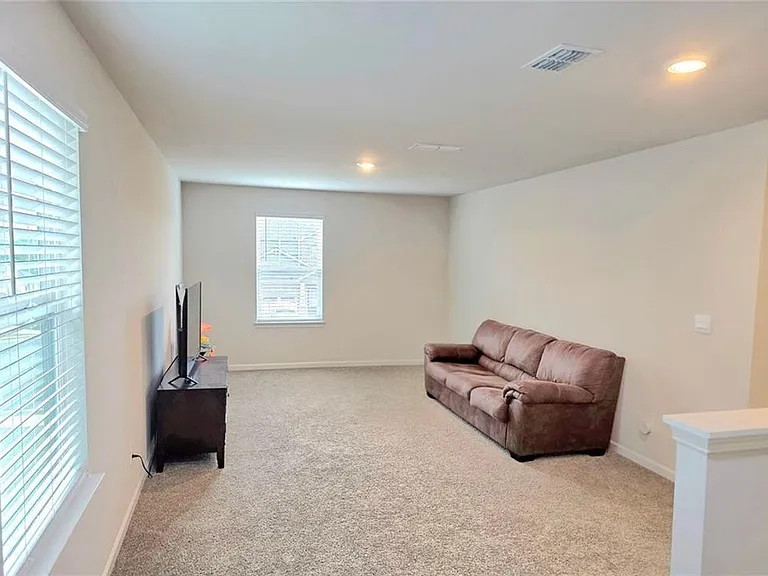 327 Valley Oak Dr — Photo 37