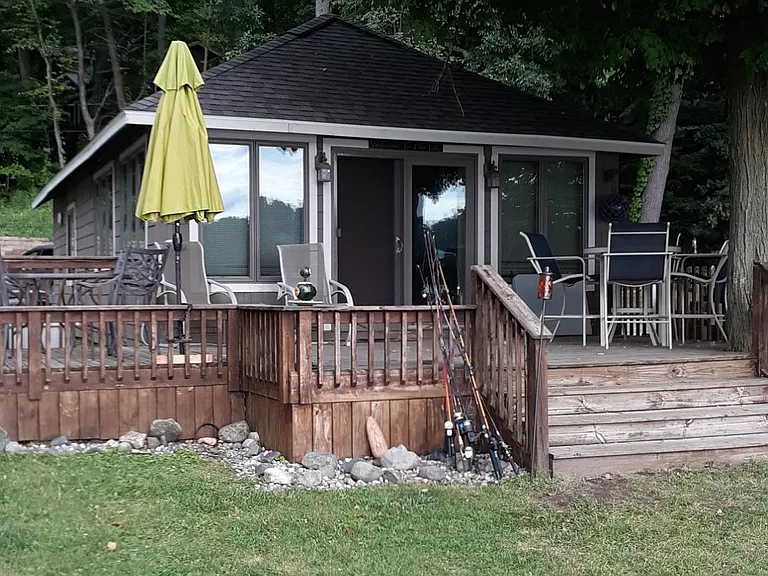 Elhart Dr NE — Photo 2