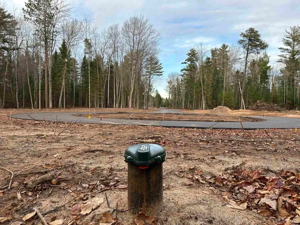 9 Parker Ln, Marquette, MI 49855