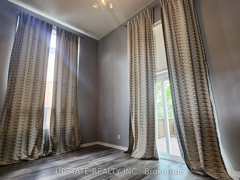 217 Kingswood Dr — Photo 3
