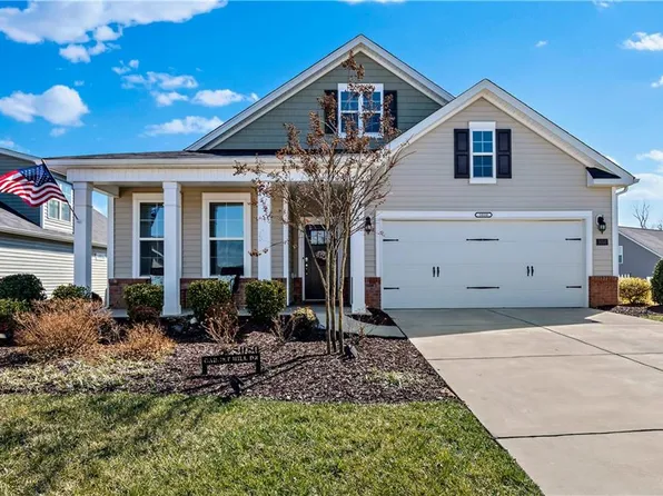 5050 Garnet Hill Dr, Clemmons, NC 27012