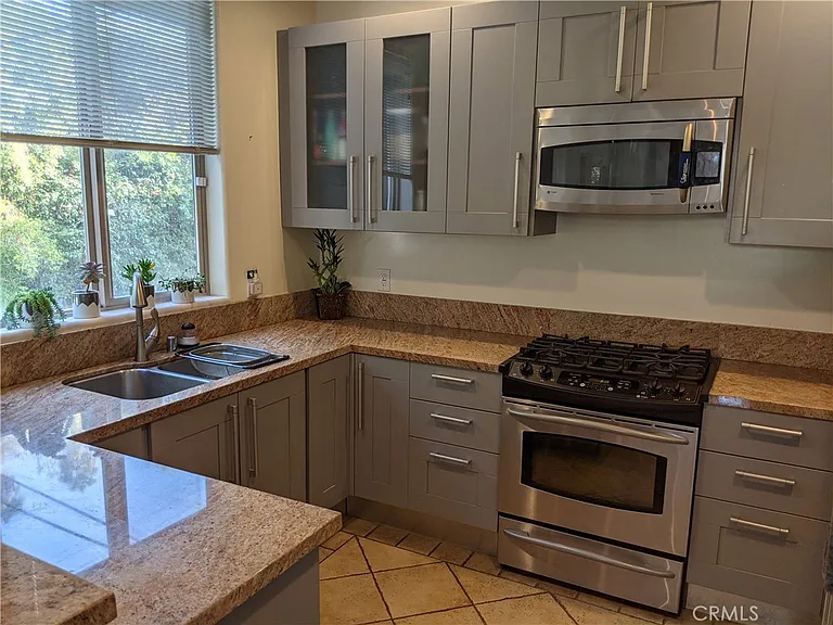 13260 Landale St — Photo 9