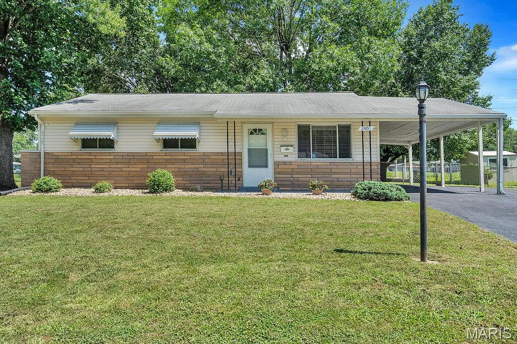 2460 6th Ln photo 1