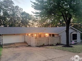 1434 Sunnytree Ln, Ballwin, MO 63021