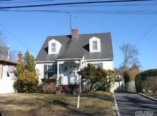 630 Oak Neck Rd, West Islip, NY 11795