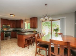 980 Sterling St N, Maplewood, MN 55119