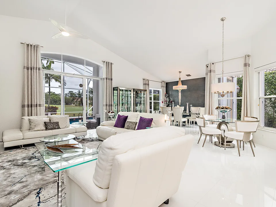 8270 Spyglass Dr