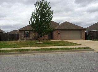 207 E Southpointe Ave, Rogers, AR 72758