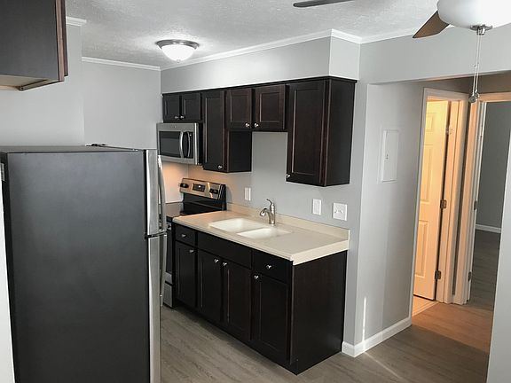 3rd image of 822 Clough Pike APT 10